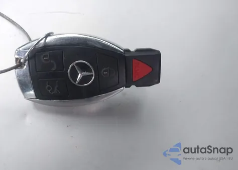 2012 Mercedes-Benz C 250 z USA, uszkodzony, nr VIN WDDGJ4HB9CF768284